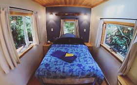 Up The Creek Backpacker's Lodge Roberts Creek Canada