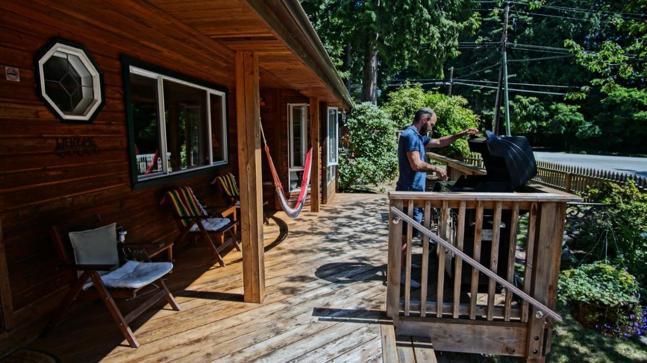 Up The Creek Backpacker'S Lodge Roberts Creek Exterior photo